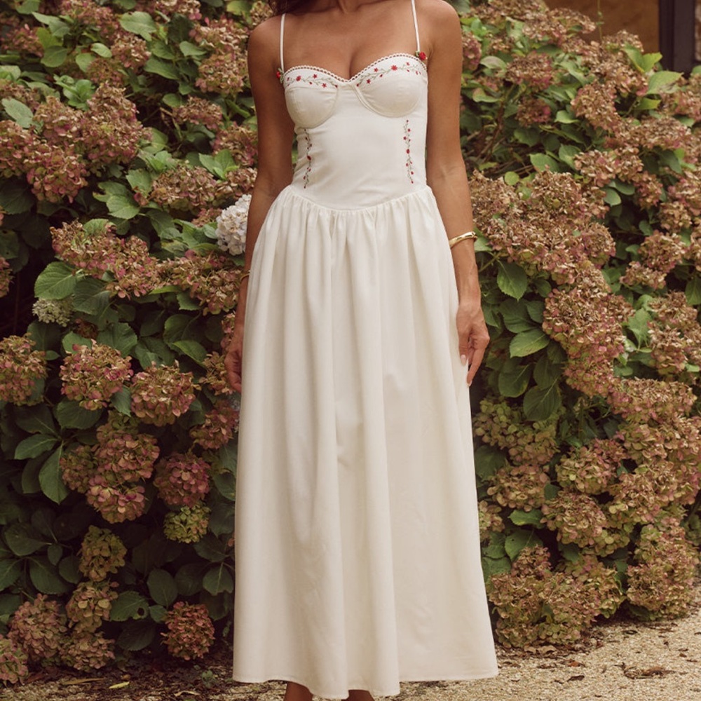 Cream Maxi Sundress with Sweetheart Neckline and Spaghetti Straps